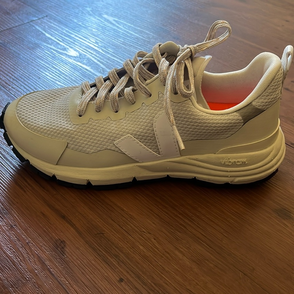 Veja Dekkan Mesh Runner Sneakers